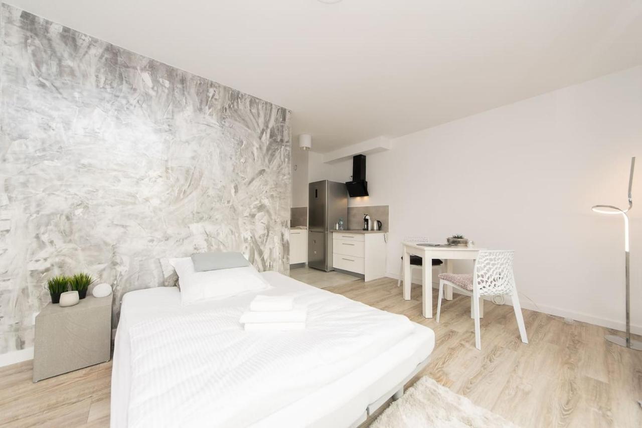 Cosy Studio With Private Garage P4You Pl Apartamento Cracovia Exterior foto